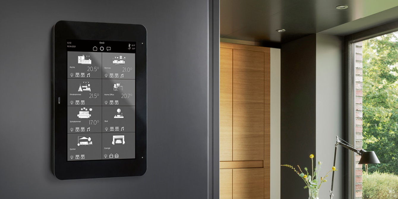 JUNG Smart Panel 8 bei Liebig Haustechnik in Fulda